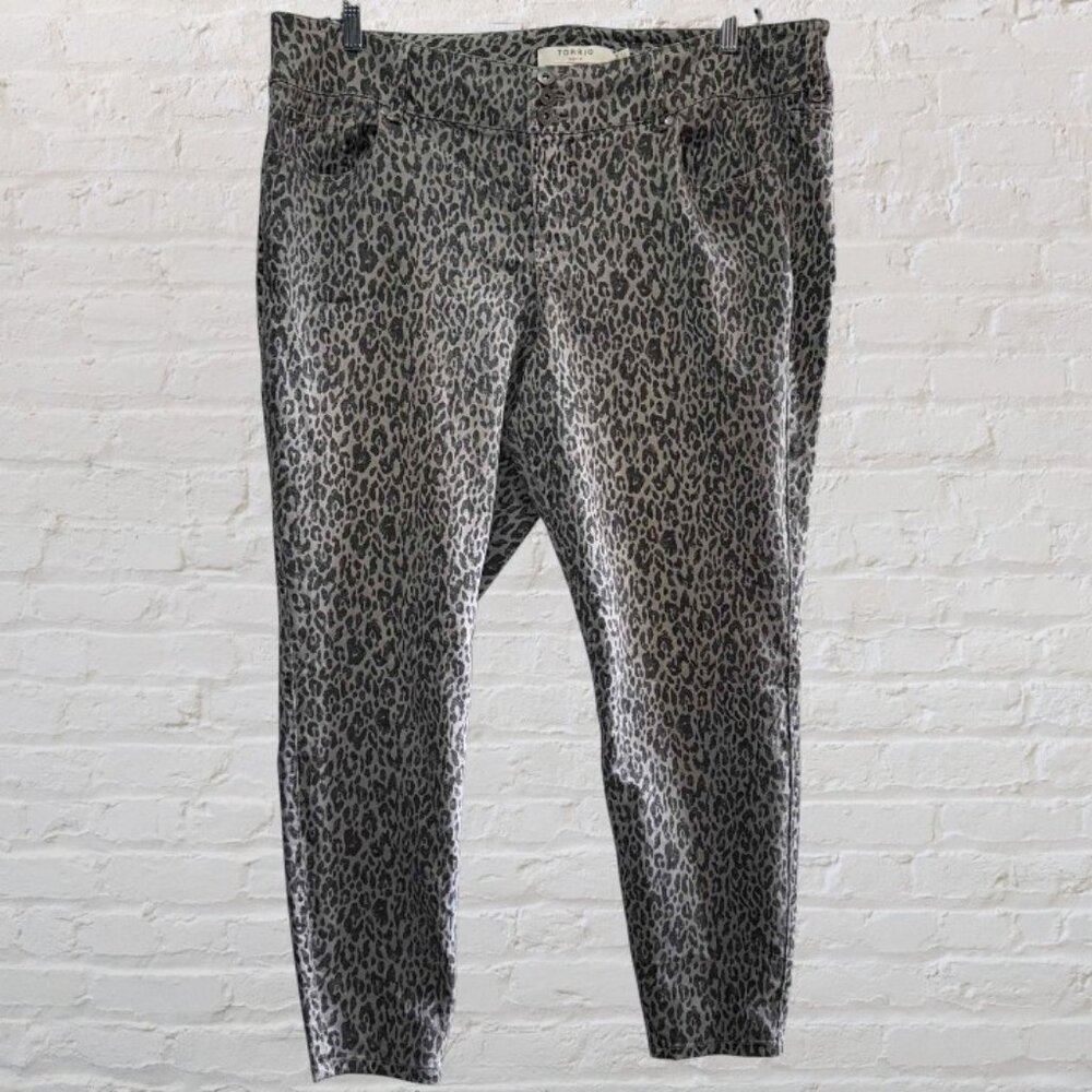 22R Torrid Gray Leopard Print Skinny Jeggings